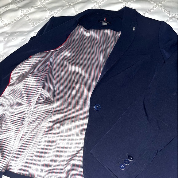 Woman’s Tommy Hilfiger pant suit - Picture 4 of 8